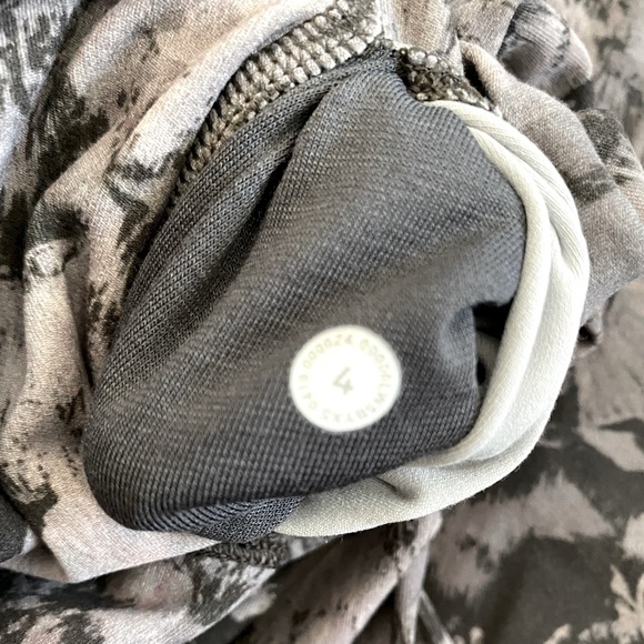 LULULEMON-Floral Illusion Ice Grey Multi Align leggings/4 - Picture 3 of 6